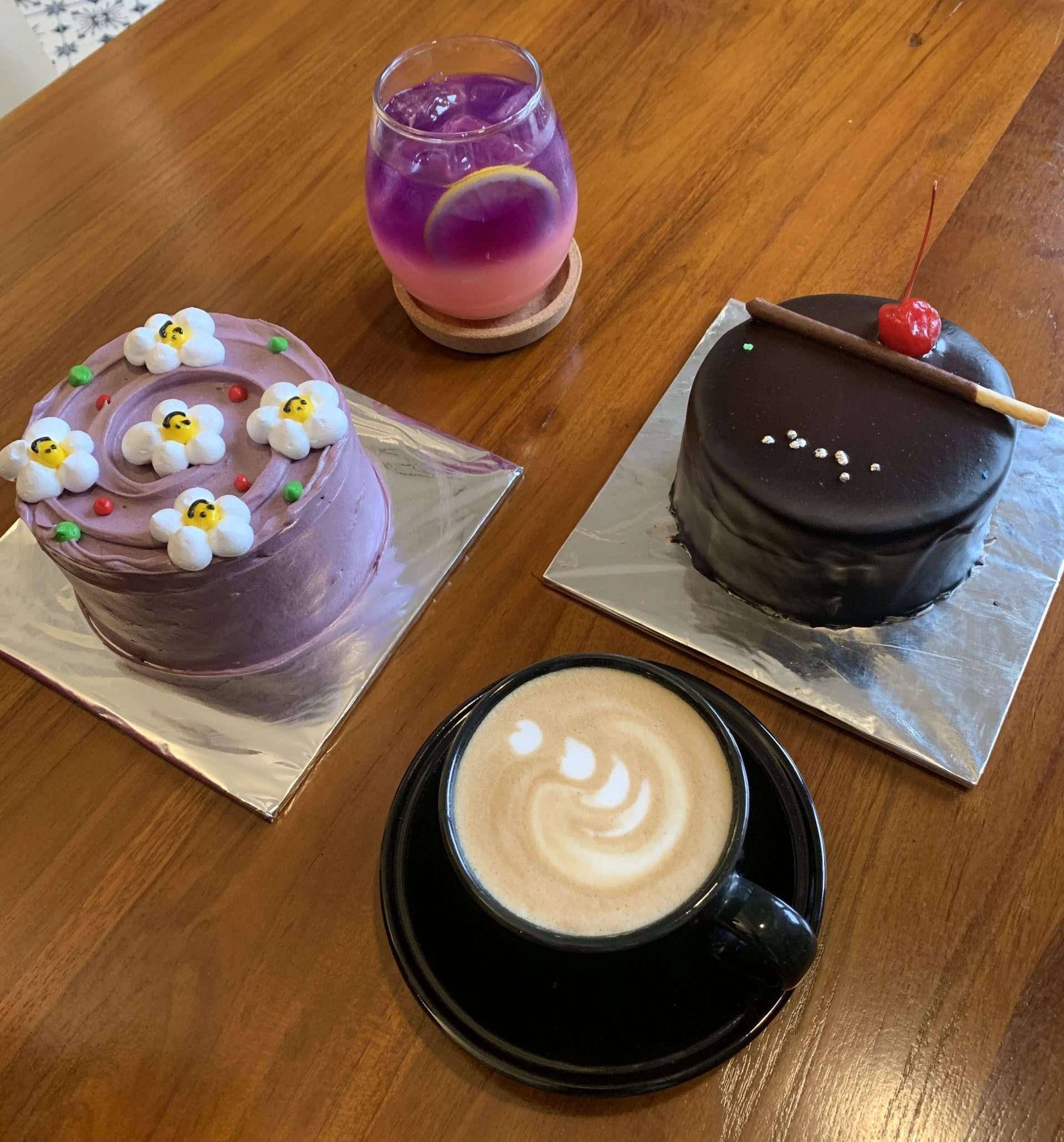 sengkoeloen adalah rekomendasi toko kue di jakarta karena memiliki variasi kue yang lengkap
