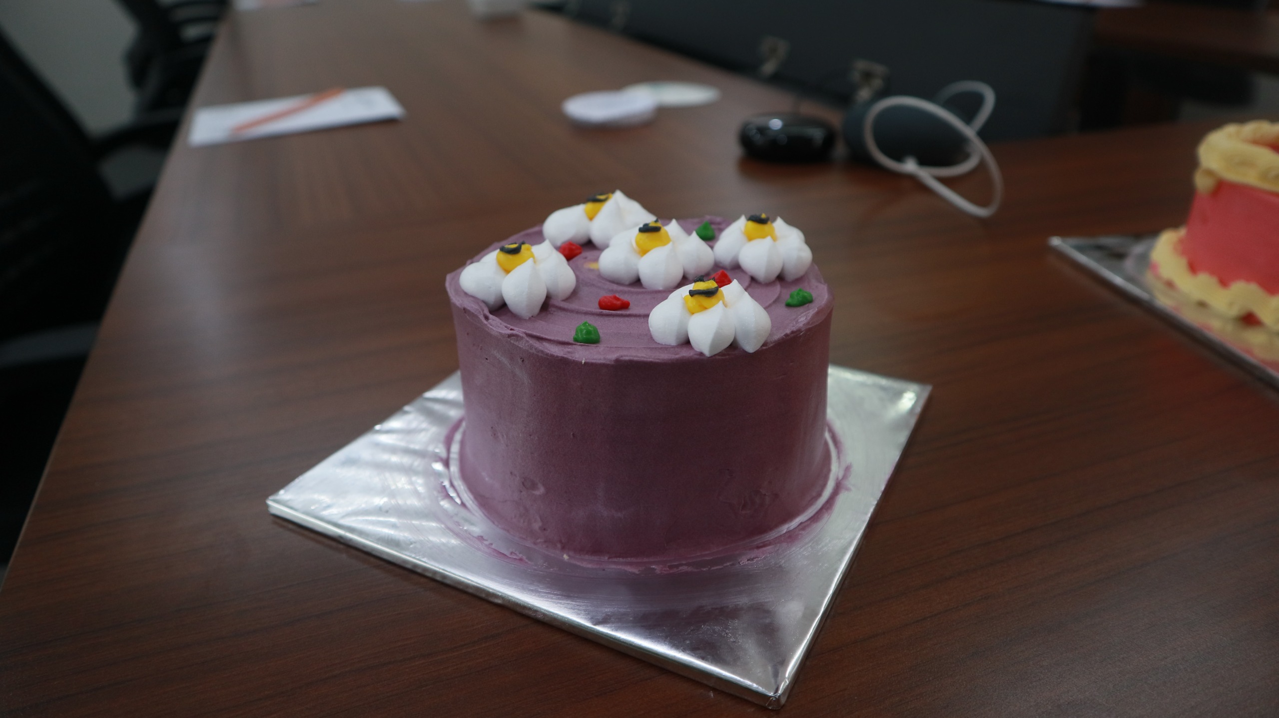 korean blueberry cake dari sengkoeloen jakarta memiliki rasa lezat dan harga terjangkau sehingga cocok untuk berbagai momen